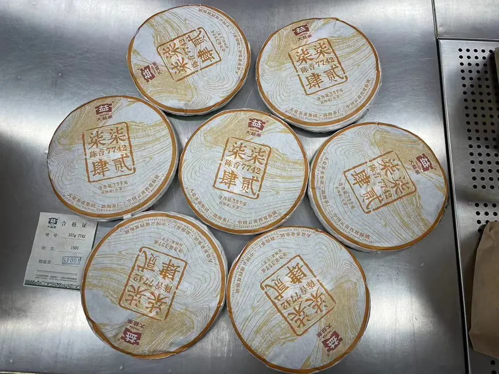 眉山回收大益普洱茶2015年生茶熟茶图2