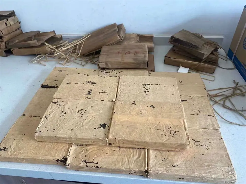 眉山回收中茶普洱茶2004年生茶熟茶